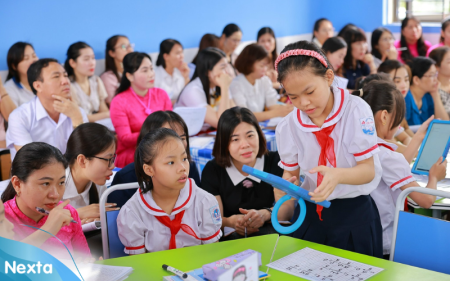 Tiết dạy chuyên đề cấp Cụm tại trường Tiểu học Lưu Kiếm ứng dụng công nghệ tại lớp học thông minh Nexta